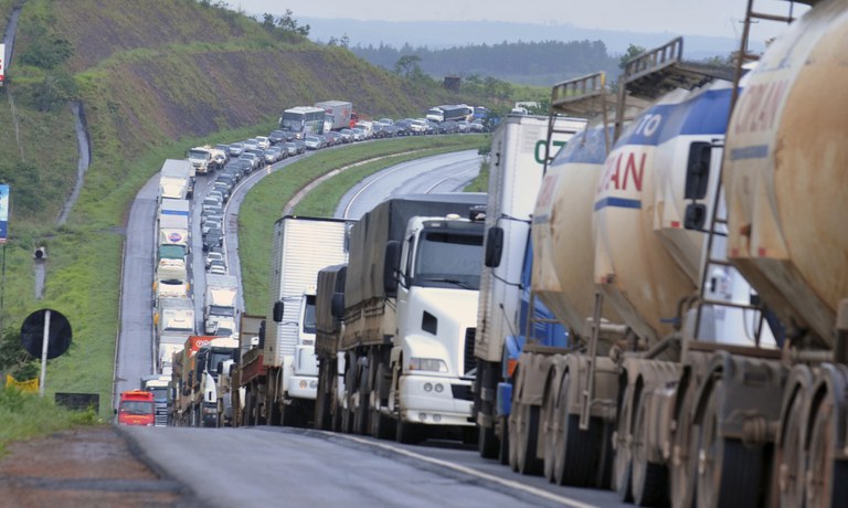  Governo edita MP que institui o Documento Eletrônico de Transporte