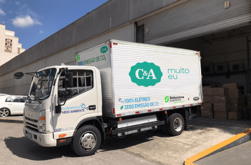  C&A passa a usar caminhão elétrico para entrega em lojas