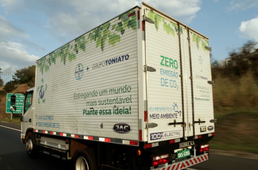  Bayer começa a substituir caminhões tradicionais por modelos sustentáveis