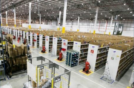 Centro de Distribuição da Amazon, em Itaitinga, emprega 400 pessoas